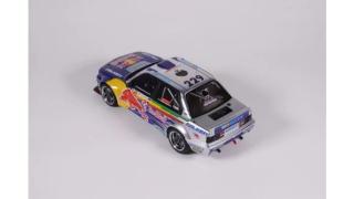 BMW E30 V8 - Drift OttO mobile 1:18 Resinemodell (Türen, Motorhaube... nicht zu öffnen!)